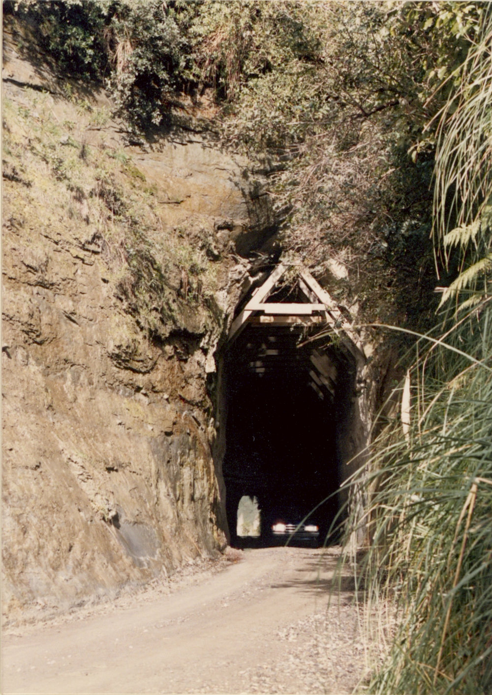 Moki tunnel 