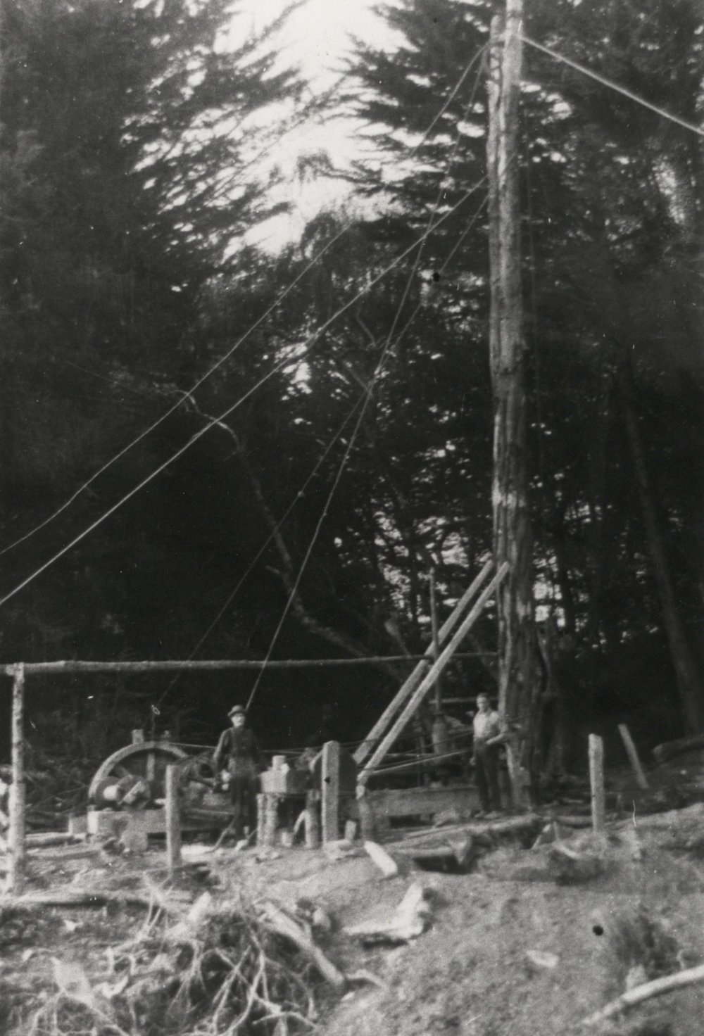 Oil drilling at McGregor's, Prospect Road, Whangamōmona