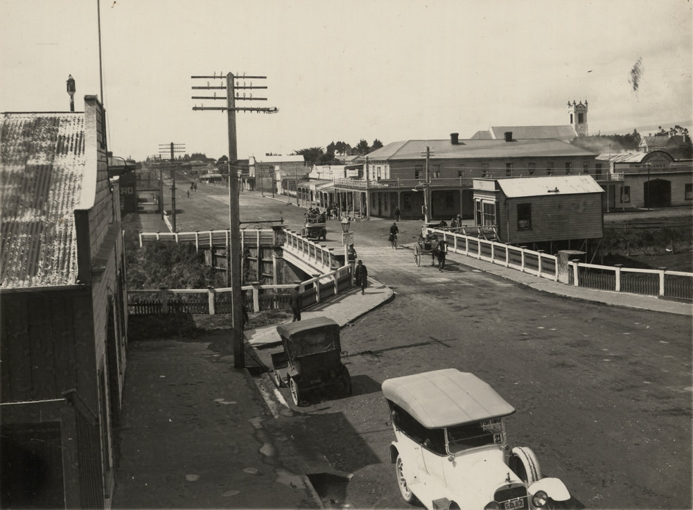 Victoria Bridge and Broadway South c. 1914