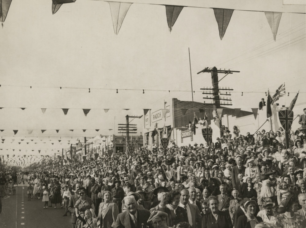 Large crowd gathered in Broadway 