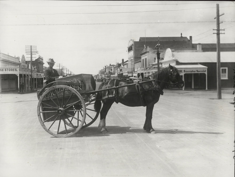 Horse and cart, Broadway North 