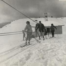 Skiers, Maunganui Ski Field 