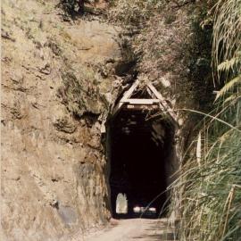Moki tunnel 